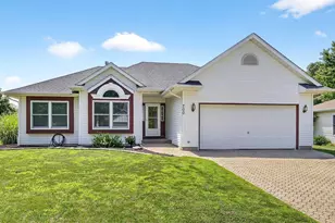 700 Cottonwood Cir, Genoa, IL 60135 - Photo 1