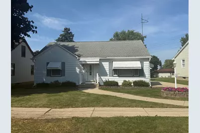 516 W Garfield Street, Freeport, IL 61032 - Photo 1