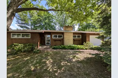 1437 S Plum Avenue, Freeport, IL 61032 - Photo 1