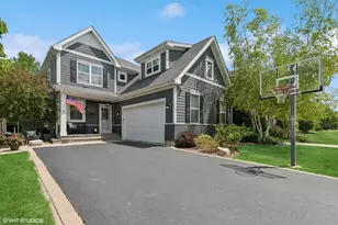 732 E Sunnyside Ave, Libertyville, IL 60048 - Photo 1