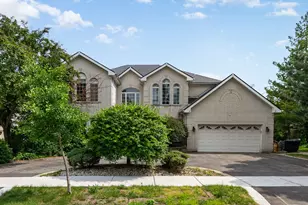 201 E White Oak St, Arlington Heights, IL 60005 - Photo 1