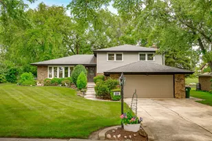 9S339 Cumnor Rd, Downers Grove, IL 60516 - Photo 1