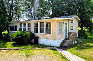 182 Windward Dr, Lakemoor, IL 60051 - Photo 1