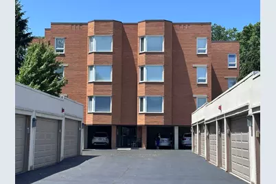 1635 N Milwaukee Avenue #105, Libertyville, IL 60048 - Photo 1