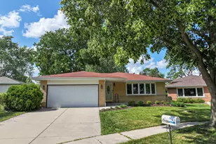 2135 N Haig Ct, Palatine, IL 60074 - Photo 1