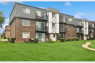 9461 Bay Colony Drive #2N, Des Plaines, IL 60016 - Photo 1