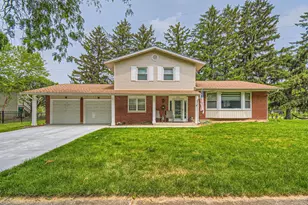 1322 E Thurston Dr, Palatine, IL 60074 - Photo 1