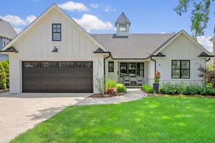 23 Chestnut Ave, Clarendon Hills, IL 60514 - Photo 1