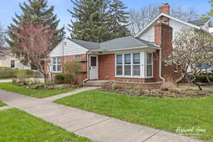 902 W Downer Pl, Aurora, IL 60506 - Photo 1