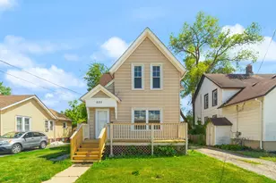 605 Keep Ave, Elgin, IL 60120 - Photo 1