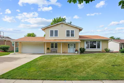 1558 Oregon Trail, Elk Grove Village, IL 60007 - Photo 1