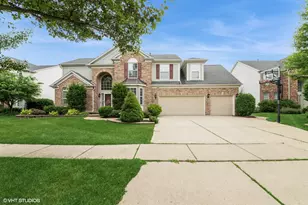 144 Rosewood Dr, Streamwood, IL 60107 - Photo 1