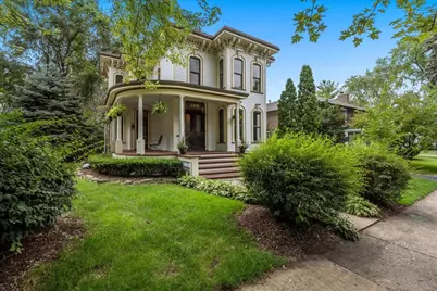 123 N Prairie Street, Batavia, IL 60510 - Photo 1