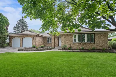 121 S Knollwood Drive, Schaumburg, IL 60193 - Photo 1