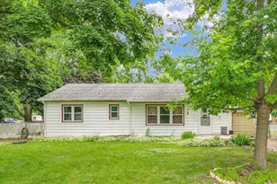 10 Park Lawn St, Paxton, IL 60957 - Photo 1