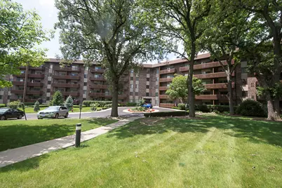 120 Lakeview Drive #105, Bloomingdale, IL 60108 - Photo 1