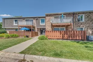 4524 Kings Walk Dr, Rolling Meadows, IL 60008 - Photo 1