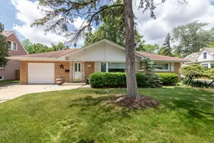 740 N Dee Rd, Park Ridge, IL 60068 - Photo 1