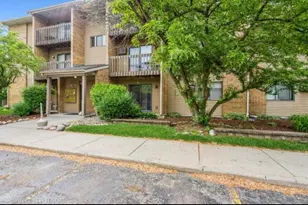 633 Virginia Rd, Crystal Lake, IL 60014 - Photo 1