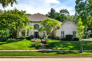 600 Wildwood Ln, West Chicago, IL 60185 - Photo 1