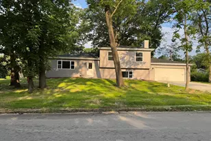 551 Parkwood Dr, Joliet, IL 60432 - Photo 1