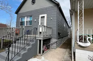 32 155th Pl, Calumet City, IL 60409 - Photo 1