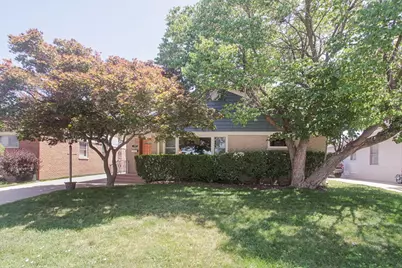 117 N Kenilworth Avenue, Mount Prospect, IL 60056 - Photo 1