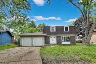 418 Surrey Ln, Lindenhurst, IL 60046 - Photo 1