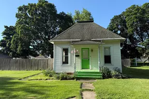 325 E Waupansie St, Dwight, IL 60420 - Photo 1