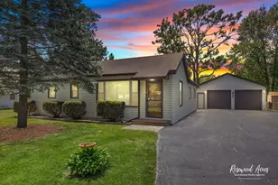 821 S Pine St, New Lenox, IL 60451 - Photo 1