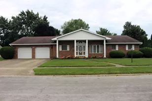28 Manorhill Dr, Clifton, IL 61727 - Photo 1
