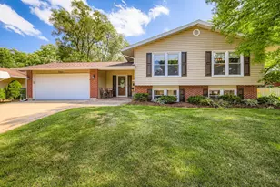 905 Harrison Ln, Hoffman Estates, IL 60192 - Photo 1