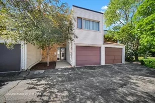 374 Oaktree Ct, Hoffman Estates, IL 60169 - Photo 1