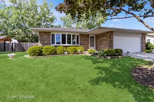 1942 Trail Ridge St, Arlington Heights, IL 60004 - Photo 1