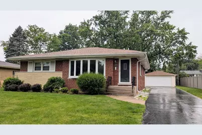 736 N Wilshire Lane, Arlington Heights, IL 60004 - Photo 1