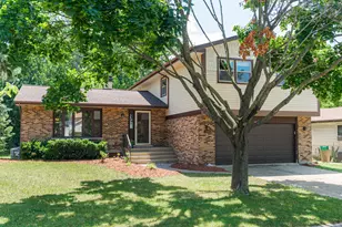 1707 Roosa Ln, Elk Grove Village, IL 60007 - Photo 1