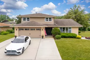 8515 Broadmoor Dr, Palos Hills, IL 60465 - Photo 1