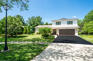 220 N Haddon Pl, Addison, IL 60101 - Photo 1