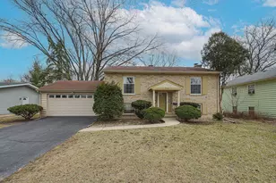 719 Webster St, Algonquin, IL 60102 - Photo 1