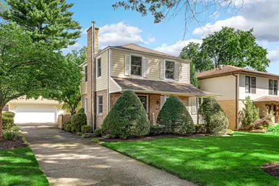 736 E Lincoln Avenue, Libertyville, IL 60048 - Photo 1