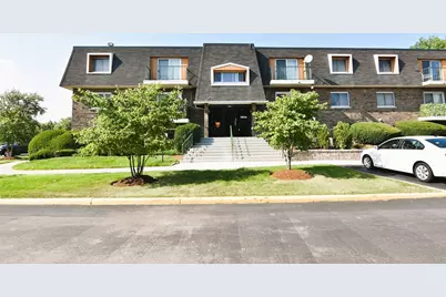 3856 S Parkway Drive #1E, Northbrook, IL 60062 - Photo 1