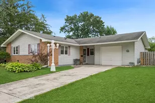 605 Northview Ln, Hoffman Estates, IL 60169 - Photo 1