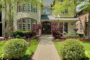 1104 S Vine Ave, Park Ridge, IL 60068 - Photo 1