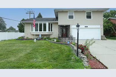 1831 E Camp McDonald Road, Mount Prospect, IL 60056 - Photo 1