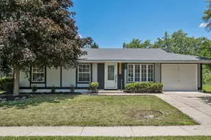 622 Pleasant Pl, Streamwood, IL 60107 - Photo 1