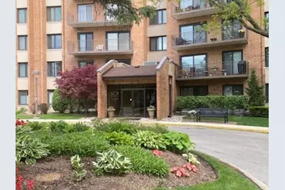 601 Lake Hinsdale Drive #104, Willowbrook, IL 60527 - Photo 1