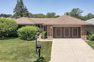 2520 Burgundy Ln, Northbrook, IL 60062 - Photo 1