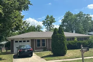 1098 Highbury Dr, Elgin, IL 60120 - Photo 1