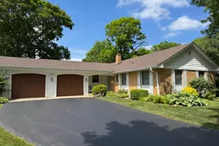 430 Harvey Ave, Grayslake, IL 60030 - Photo 1