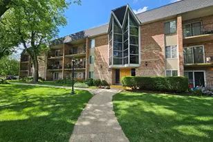 520 Burning Tree Ln, Naperville, IL 60563 - Photo 1